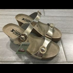 NWT Extremely Rare Mephisto Lidia Sandals Size 37 in Platinum | Retails for $265